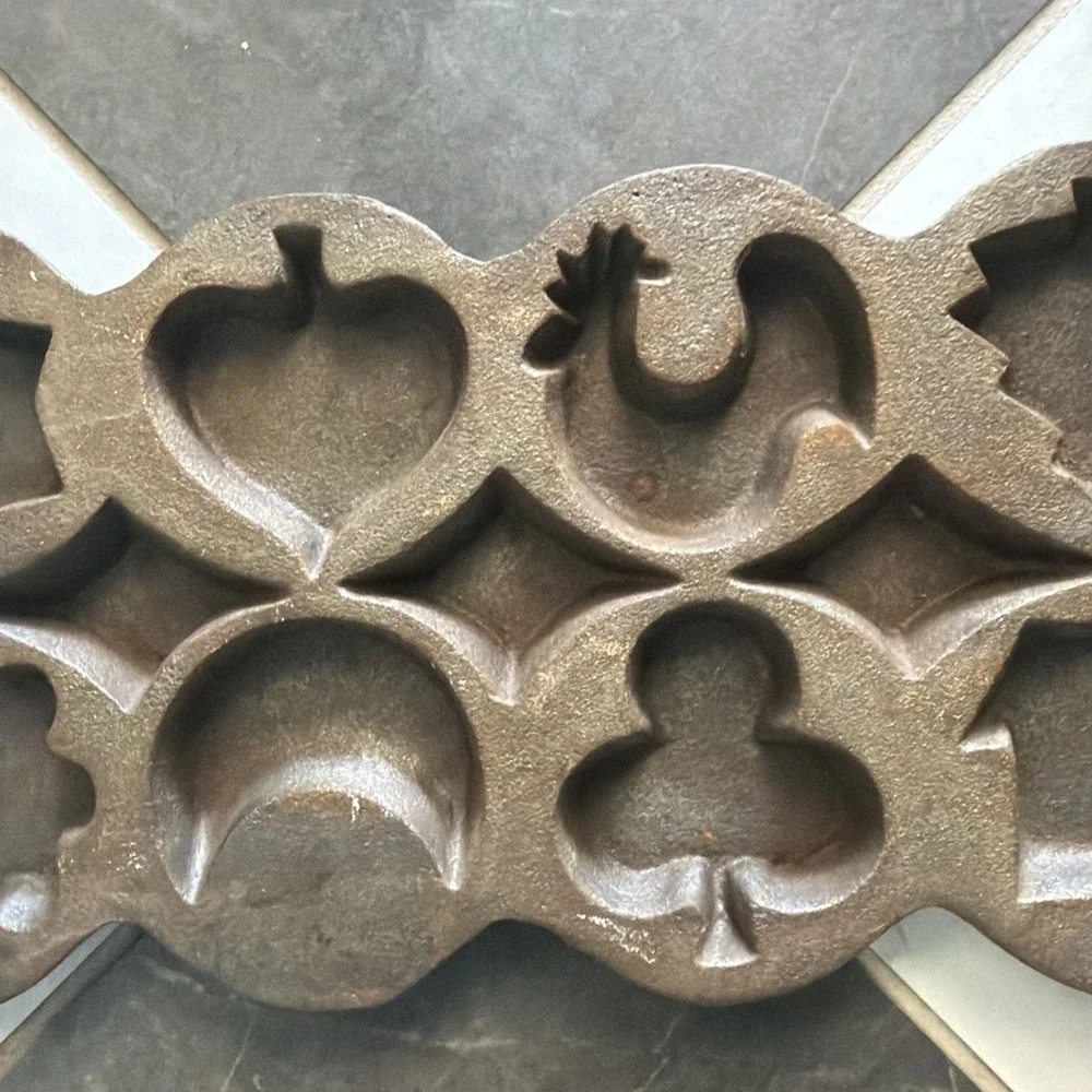 VTG Cast Iron Pan: heart rooster tree house star spade moon clover‎ Farmhouse